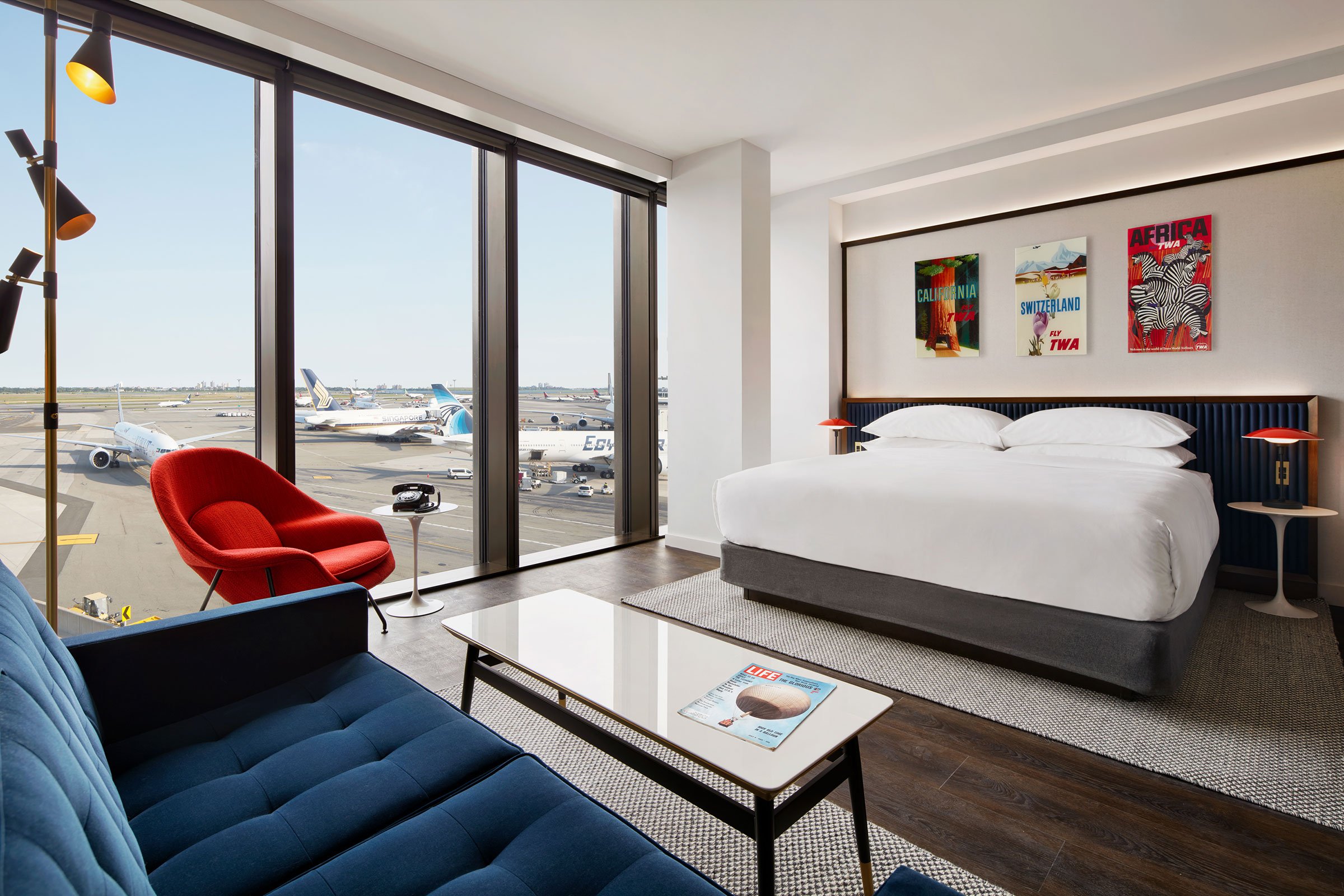 Executive King Suite With Runway View